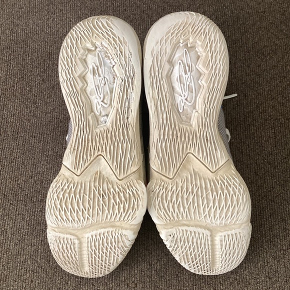 Nike Lebron basketball shoes - Picture 3 of 9